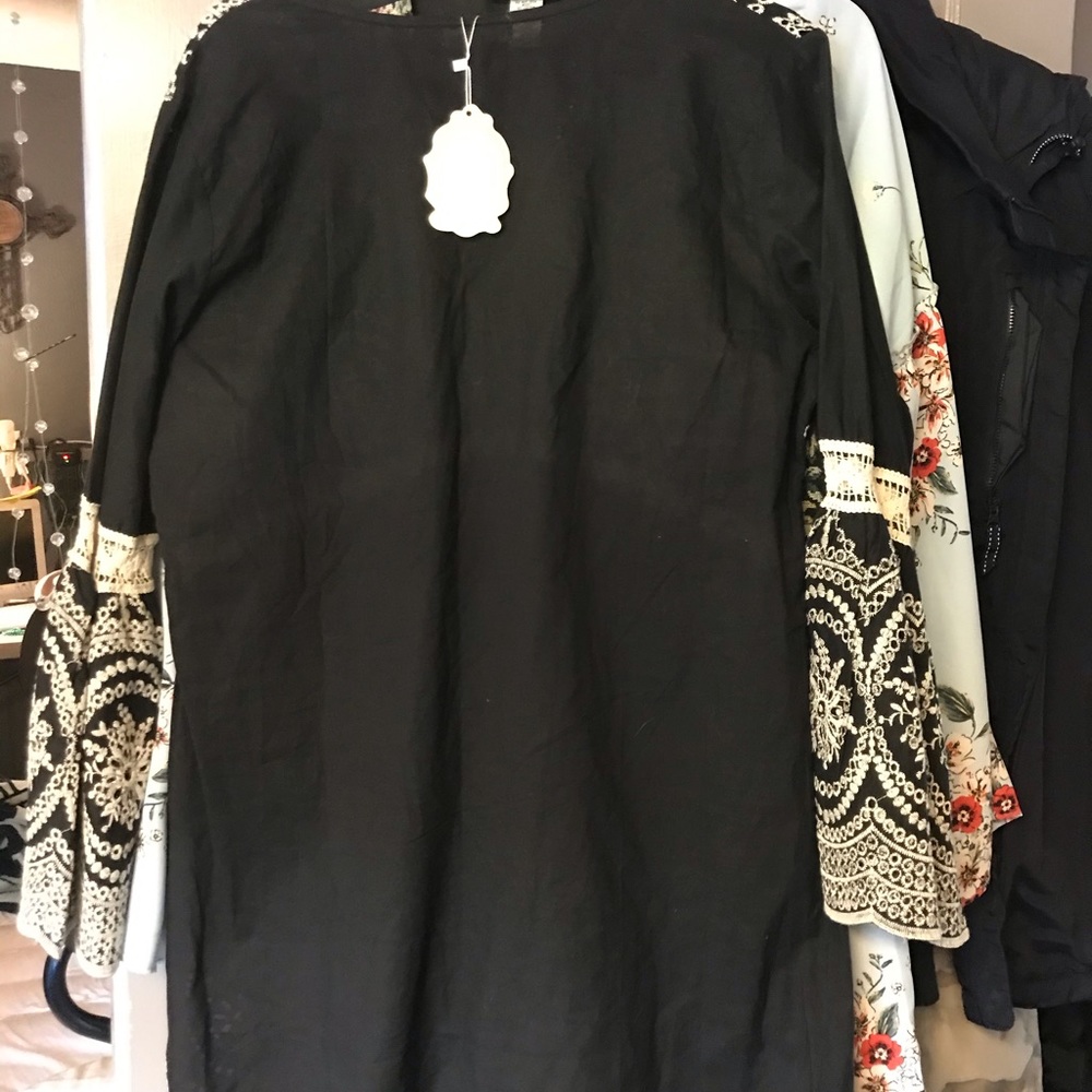 New long lace top with wide sleeves